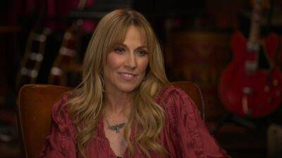 Lauren Zima - Sheryl Crow - Sheryl Crow on Her 'Devastating' Struggles With Fame and What Her Life's Like Now (Exclusive) - etonline.com - Nashville