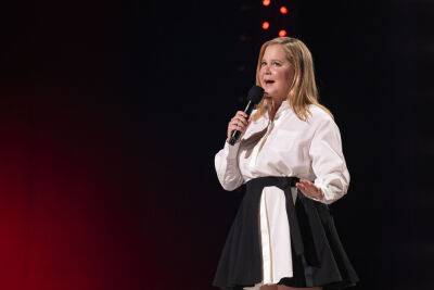 Amy Schumer Tells Oscar Joke Too Racy For Television During Stand-Up Set - etcanada.com