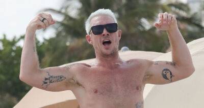 Diplo Flexes His Muscles During Beach Day in Miami - justjared.com - Miami - Florida