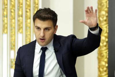 Airbnb CEO Brian Chesky Says “Working At The Office Now A Relic Of The Past” - deadline.com - USA