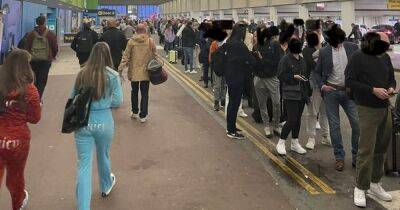 Airport passengers hit out as ‘shambles’ results in huge queues and chaotic scenes - www.dailyrecord.co.uk - Manchester