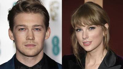 Taylor Swift - Katie Krause - Joe Alwyn - Sally Rooney - Alison Oliver - Taylor Swift Is a ‘Fan’ of Joe Alywn’s TV Show— Yes, That Includes His Sex Scenes - stylecaster.com - Taylor