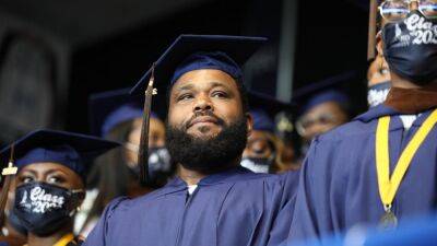 Anthony Anderson - Anthony Anderson Graduates From Howard University at 51: Inside His Emotional Graduation Day (Exclusive) - etonline.com