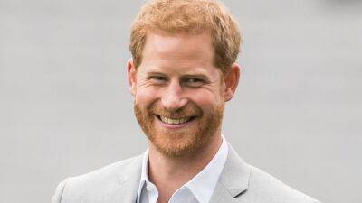 Harry Is - Rhys Darby - Turns Out Prince Harry Is a Pretty Decent Actor - glamour.com - New Zealand