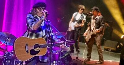 Eric Clapton - Johnny Depp - John Lennon - Amber Heard - Jeff Beck - Johnny Depp and Jeff Beck's previous collaborations as actor rocks up for England gigs - msn.com - Britain - London - Texas - county Dallas - city Sheffield