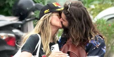 Heidi Klum - Tom Kaulitz - Monte Carlo - Heidi Klum Passionately Kisses Husband Tom Kaulitz On A Boat in Capri - justjared.com - Los Angeles - Italy