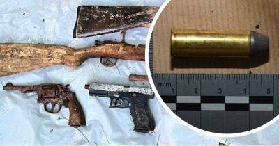 Grenades, guns and ammunition... stash of potentially deadly weapons discovered in woodland after homes evacuated - manchestereveningnews.co.uk