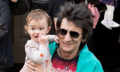 Ronnie Wood gushes over adorable twin daughters as he turns 75 - hellomagazine.com - Madrid