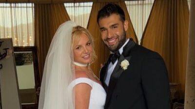 Britney Spears - Sam Asghari - Elvis Presley - Britney Spears Walked Down the Aisle Alone: Inside Her Intimate Wedding Ceremony (Exclusive) - etonline.com - county Love