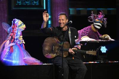 Chris Martin Rocks Out With Puppet Band The Weirdos During ‘Tonight Show’ Performance Of Coldplay Hit - etcanada.com