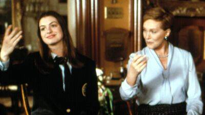 Julie Andrews - Mia Thermopolis - Julie Andrews Has One Concern About Making The Princess Diaries 3 - glamour.com - Netflix