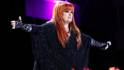 Wynonna Judd Makes Surprise Appearance at CMA Fest, Honors Late Mom Naomi - www.etonline.com - Kentucky - Tennessee