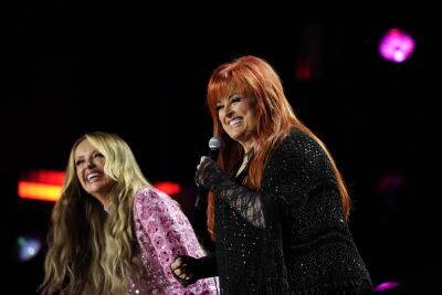 Wynonna Judd Makes Surprise Appearance At CMA Fest, Honours Late Mom Naomi - etcanada.com - Kentucky - Tennessee