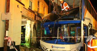 Video shows damaged bus being carefully removed after smashing into building - www.manchestereveningnews.co.uk - Manchester