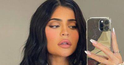 Kylie Jenner swaps out her long dark hair for a bubblegum pink style - www.ok.co.uk