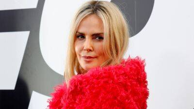 Charlize Theron Rewrites Summer Hair Rules With a Brand New Color - www.glamour.com