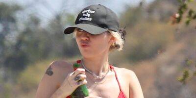 Pete Davidson - Miley Cyrus Kicks Off Her Week with a Hike in the Hollywood Hills - justjared.com - Hollywood