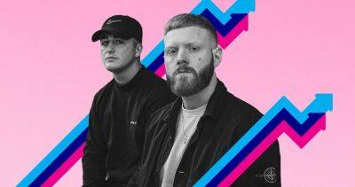 Mary Mary - LF SYSTEM's Afraid to Feel storms to Number 1 on Official Trending Chart - officialcharts.com - Britain - Scotland - Santa