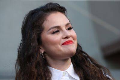 Selena Gomez Talks Public Splits, Lupus & Working With ‘Two Adult Gentlemen’ On ‘Only Murders In The Building’ - etcanada.com