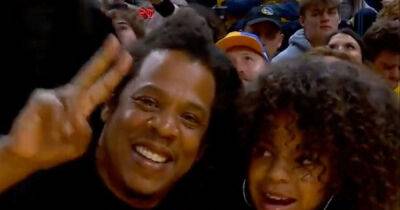 Blue Ivy pulls away from ‘embarrassing dad’ Jay-Z’s hug at NBA game - www.msn.com - Boston