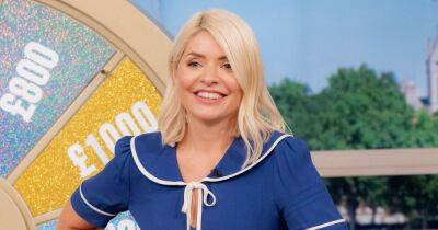 This Morning's Holly Willoughby looks completely different as she poses for wet hair selfie - www.manchestereveningnews.co.uk