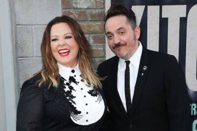 Melissa McCarthy & Ben Falcone Were ‘Shocked’ Harry Styles Let Them Use His Music In New Series ‘God’s Favorite Idiot’ - etcanada.com