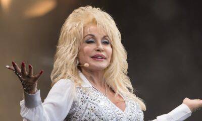 Dolly Parton - Dolly Parton donates $1million to Vanderbilt University for pediatric disease research - hellomagazine.com - Tennessee