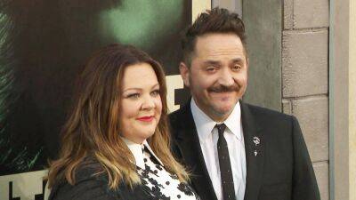 Kevin Frazier - Melissa Maccarthy - Melissa McCarthy and Ben Falcone Talk Working Together on New Series 'God's Favorite Idiot' (Exclusive) - etonline.com - Netflix