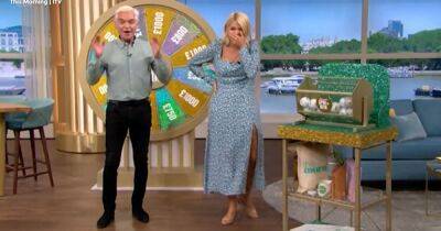 Phillip Schofield - Willoughby Schofield - Vanessa Feltz - Itv This - ITV This Morning fans laugh as it 'goes wrong' and think Holly Willoughby and Phillip Schofield read their tweets - manchestereveningnews.co.uk - Britain