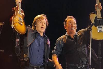 Paul Maccartney - John Lennon - Abbey Road - Paul McCartney Welcomes Bruce Springsteen To Duet ‘Glory Days’ At New Jersey Concert - etcanada.com - London - New Jersey