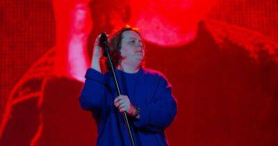 Lewis Capaldi - Lewis Capaldi jokes about sex life and lack of new songs at Isle of Wight Festival appearance - dailyrecord.co.uk - Scotland - Manchester - city Belfast - Dublin - county Isle Of Wight