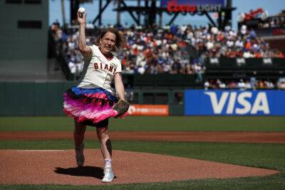 ‘Jeopardy!’ Champ Amy Schneider Threw Out The First Pitch At Giants Game For Pride Day, But Fans Wonder Why It Didn’t Air On TV - etcanada.com - San Francisco