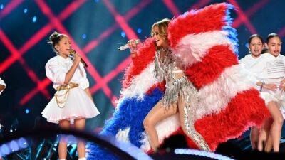Jennifer Lopez Shares the Stage with Emme for First Time Since Super Bowl LVI Performance - www.etonline.com - Los Angeles