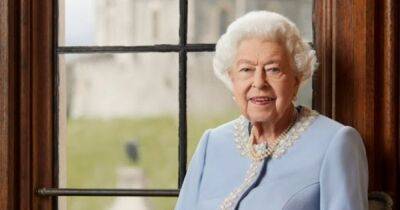 Elizabeth II - Windsor Castle - Queen smiles as she celebrates historic 70 year reign in Platinum Jubilee portrait - ok.co.uk - Britain