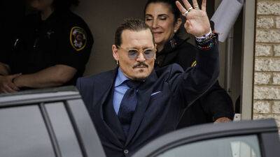 Johnny Depp - Kate Moss - Amber Heard - Here’s the Real Reason Johnny Wasn’t at His Verdict Hearing How Amber Reacted to His Absence - stylecaster.com - Britain - London - county Hall - city Newcastle - Washington - city Sheffield, county Hall