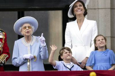 Williams - HM The Queen Withdraws From Friday Platinum Jubilee Service, After Suffering ‘Discomfort’ During Thursday Celebrations - deadline.com - Britain - London - county Windsor