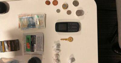Police 'ruin someone's day' after seizing drugs, cash and burner phone from abandoned car - www.manchestereveningnews.co.uk