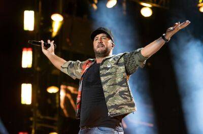 Luke Bryan - Luke Bryan Performs Las Vegas Show While Carrying A Baby: ‘Sorry I Stole Your Baby’ - etcanada.com - Las Vegas