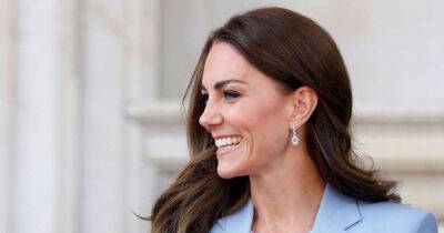 Kate Middleton - Alexa Chung - Ruth Negga - Nick Cave - Williams - What is Kate Middleton wearing in her first official portrait with Prince William? - msn.com - Australia - Britain - Dublin - city Cambridge - county Williams - Belize