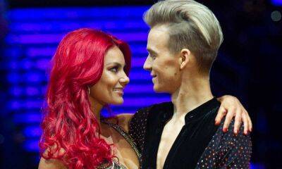 Joe Sugg - Dianne Buswell - Strictly's Dianne Buswell delights fans with a series of loved-up vacation selfies alongside beau Joe Sugg - hellomagazine.com - Italy