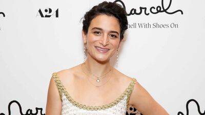Lauren Zima - Lorne Michaels - Jenny Slate - Voice - Jenny Slate on What She'd Tell Her Younger Self About 'SNL' and Her Daughter's Love of 'Marcel the Shell' - etonline.com - Indiana - county Ida