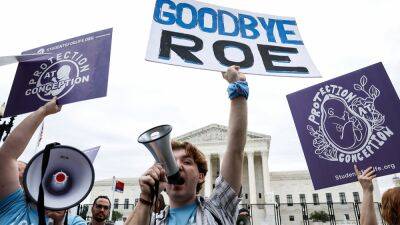 Supreme Court Overturns Roe v Wade, Allowing States to Abolish Abortion Rights - thewrap.com - state Mississippi