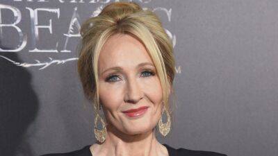 J.K. Rowling Criticizes 'Distasteful Hoax' by Russian Pranksters' Fake Video Call With Ukraine President - etonline.com - Ukraine