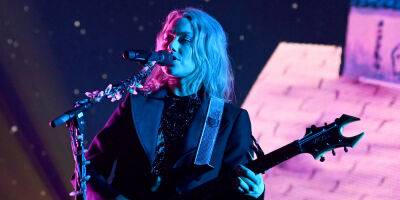 Phoebe Bridgers Calls Out Supreme Court Over Roe Vs. Wade Decision From Glastonbury Festival - www.justjared.com