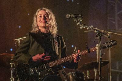 Phoebe Bridgers Protests Overturning Of Roe v. Wade With A Chant At Glastonbury: ‘F–k The Supreme Court’ - etcanada.com