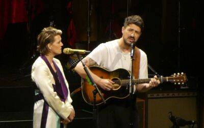 Marcus Mumford - Chris Willman-Senior - Marcus Mumford Declares Band Is Not Breaking Up, as He and Brandi Carlile Offer First Taste of His Solo Album Live - variety.com - Greece