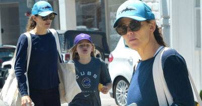 Reese Witherspoon - Pearl Harbor - Jennifer Garner cut a sporty figure on a coffee run with son in LA - msn.com - Britain - New York - Los Angeles