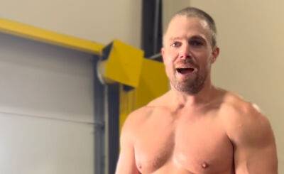 Shirtless Stephen Amell Looks Buffer Than Ever While Doing Marketing Shoot for 'Heels' Season 2 - www.justjared.com