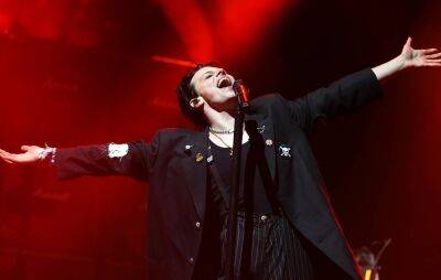Watch Yungblud debut new song ‘Tissues’ at Glastonbury - www.nme.com
