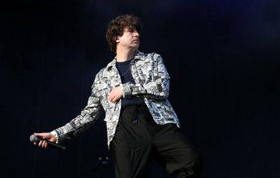Listen to The Kooks’ disco-tinged new single ‘Cold Heart’ - www.nme.com